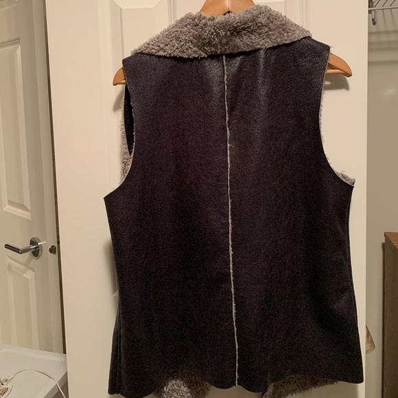 RW&CO Vest - Picture 3 of 3